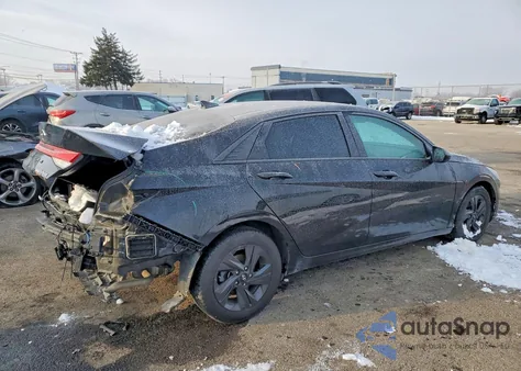 2021 Hyundai Elantra Blue z USA, uszkodzony, nr VIN KMHLM4AJ9MU011461